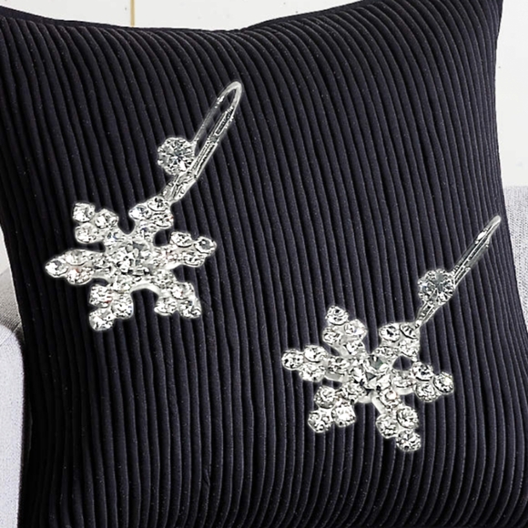 .🎄10/$20.  Snowflakes Rhinestones Silver Tone Earrings - Picture 6 of 8